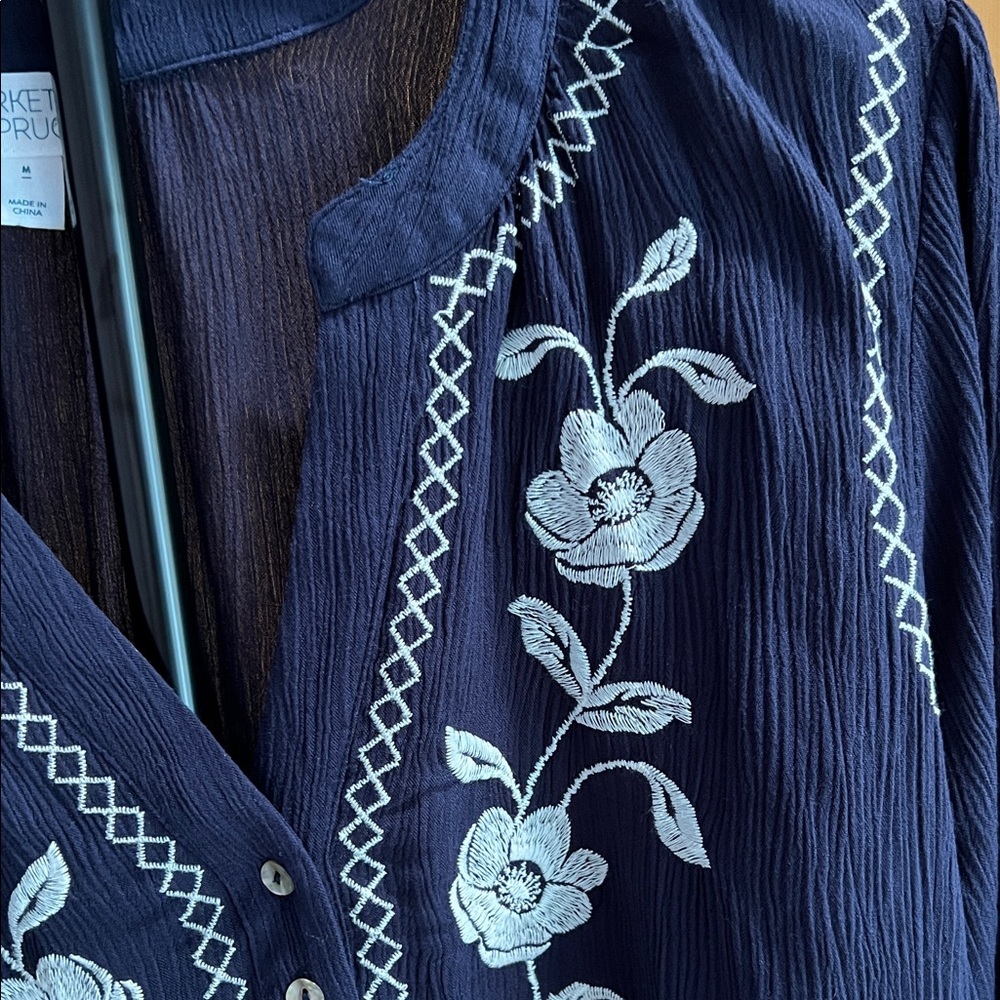 Market & Spruce Floral Embroidered Navy Blouse - Picture 4 of 7